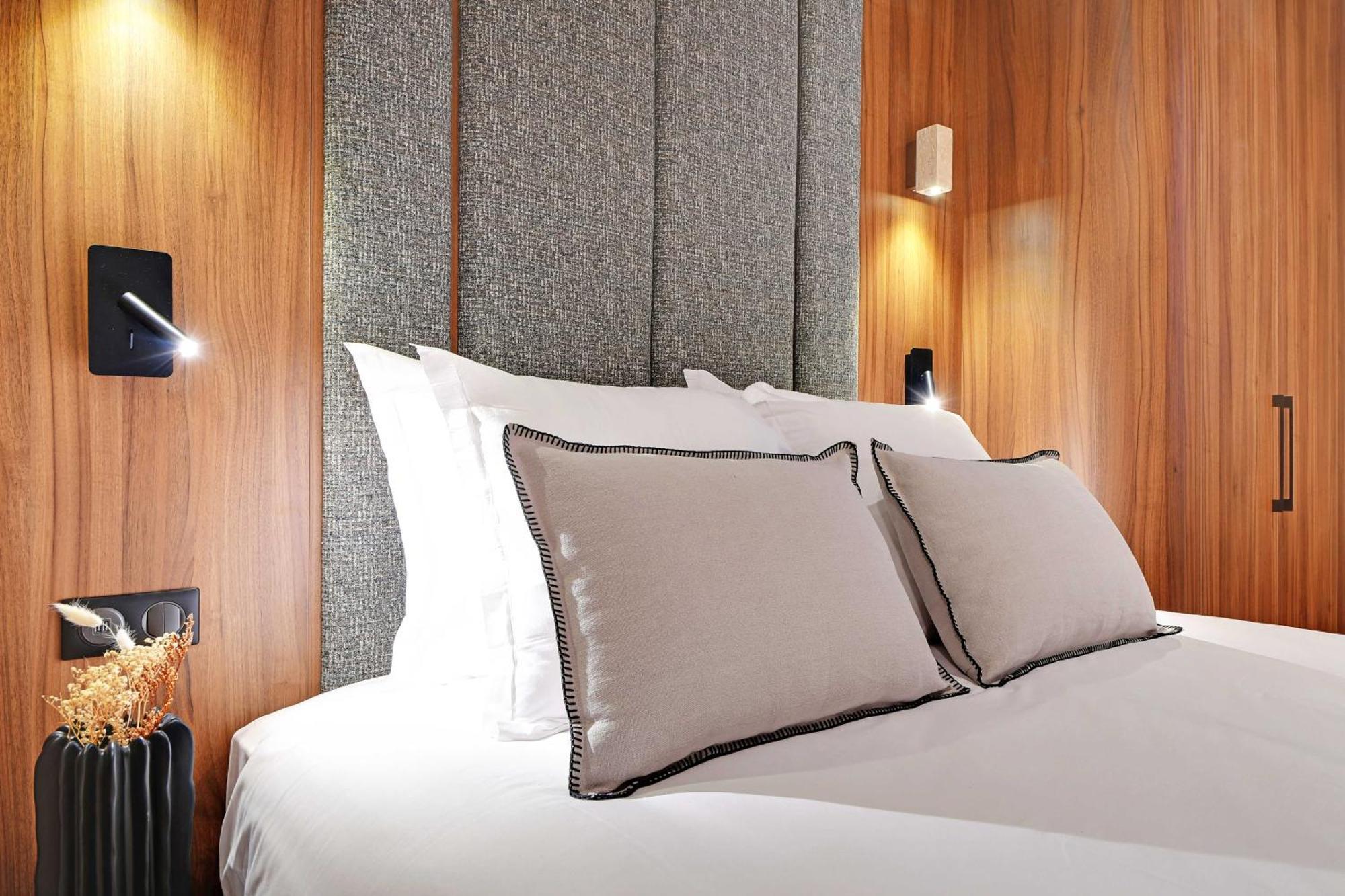 Luxury In The Heart Or Paris-notre Dame
