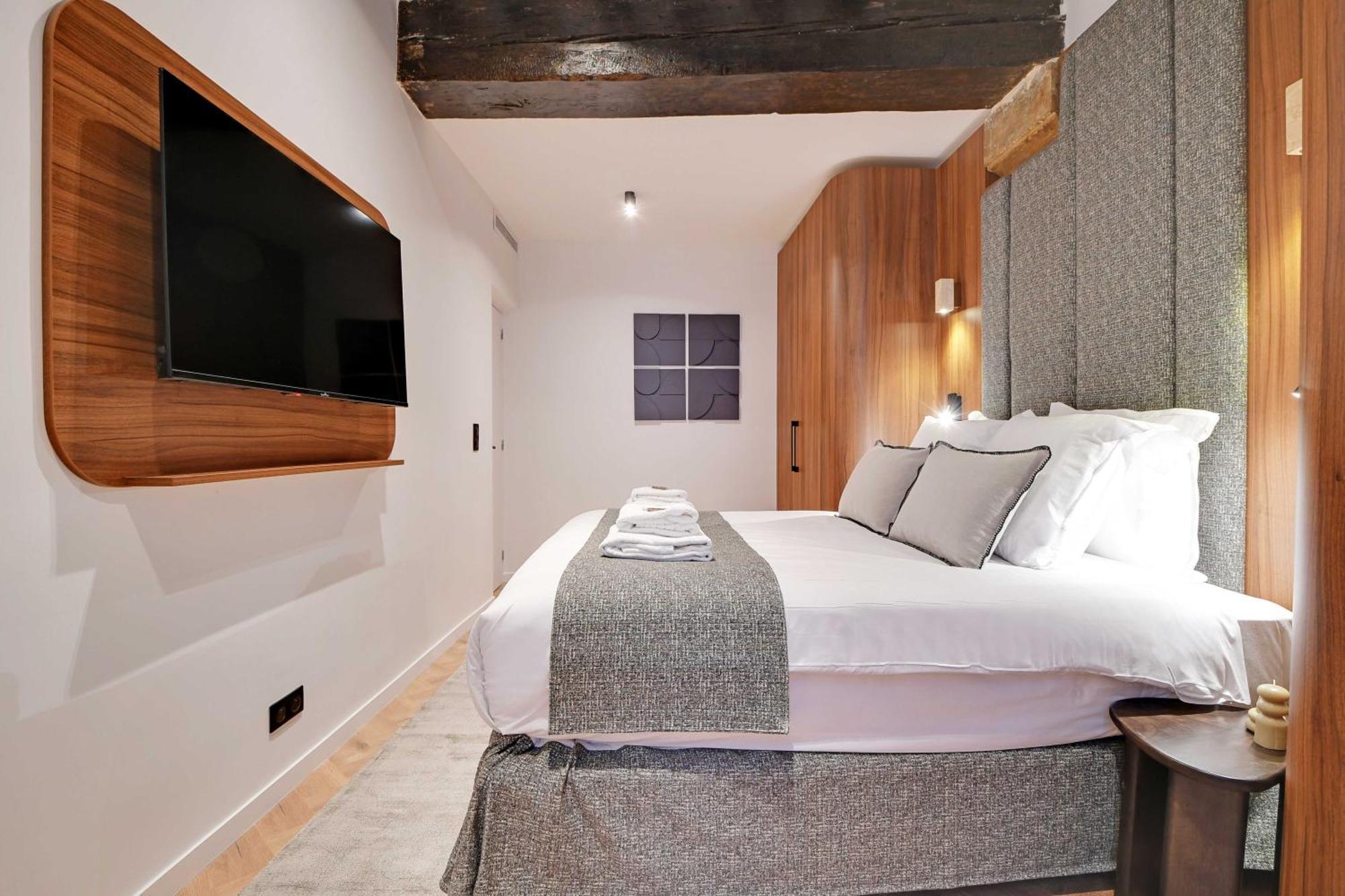 Luxury In The Heart Or Paris-notre Dame *