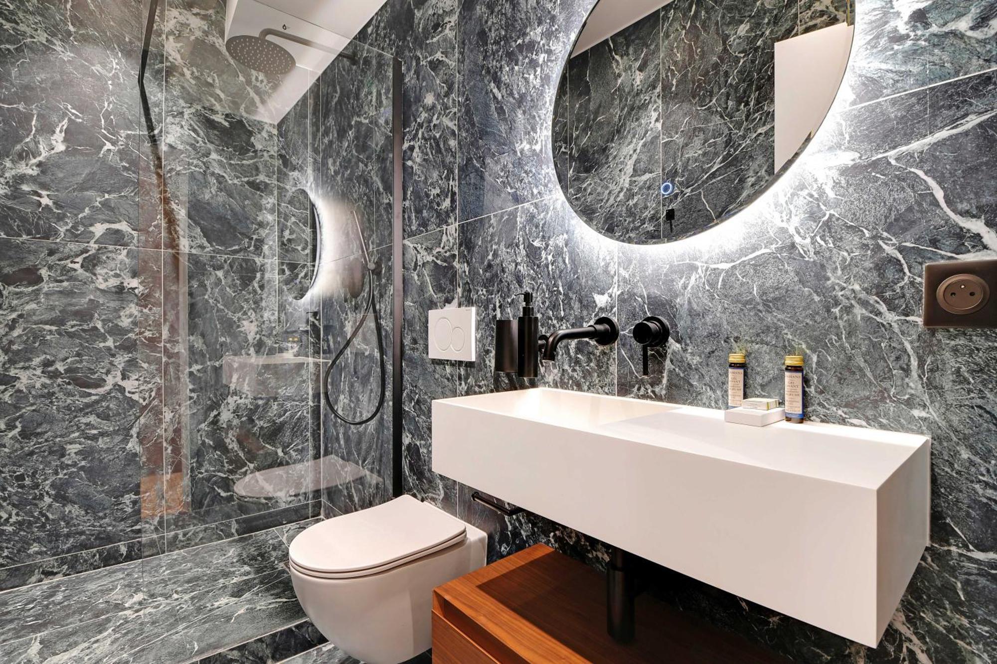 Luxury In The Heart Or Paris-notre Dame Parijs