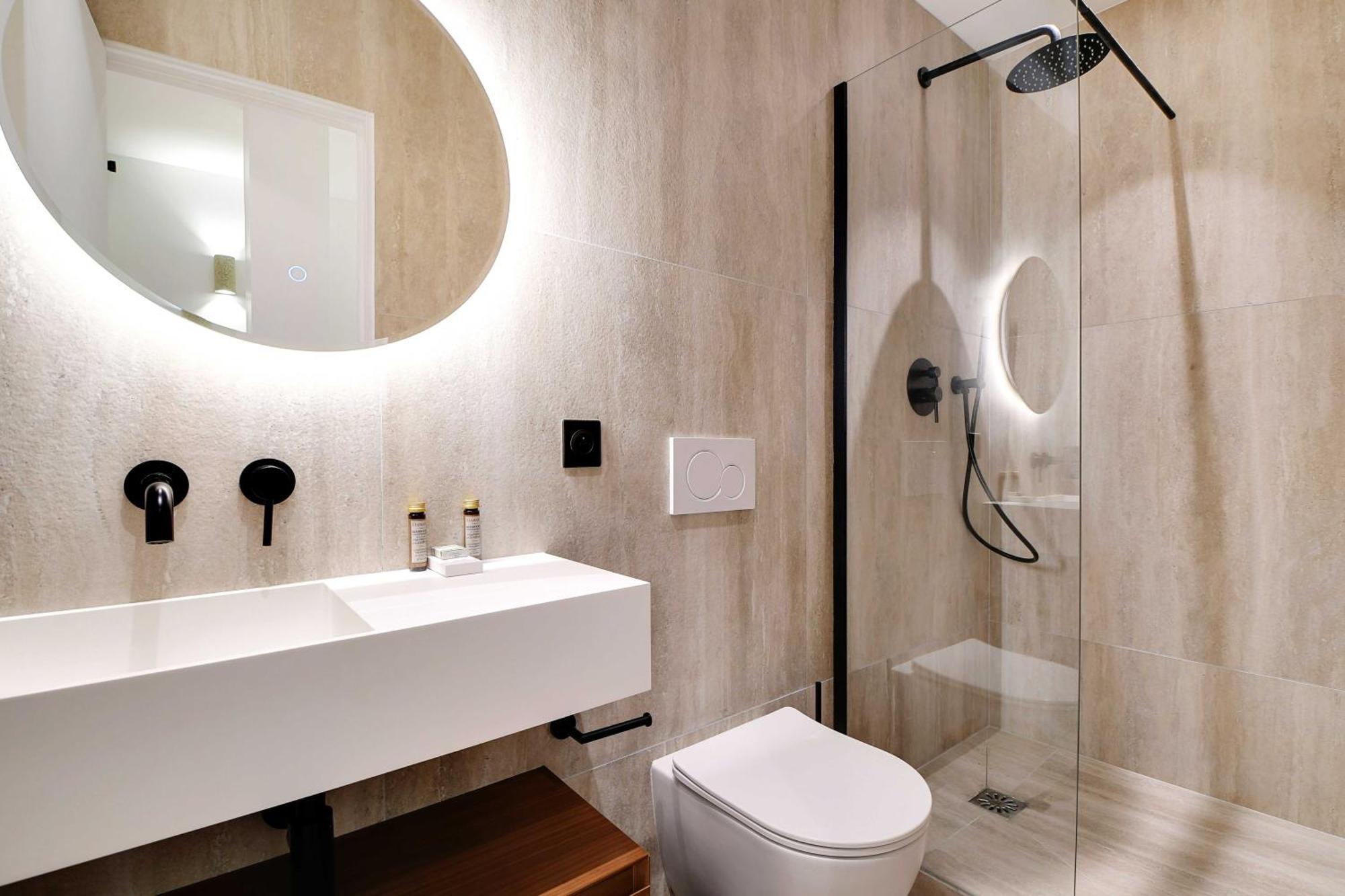 Luxury In The Heart Or Paris-notre Dame Parijs