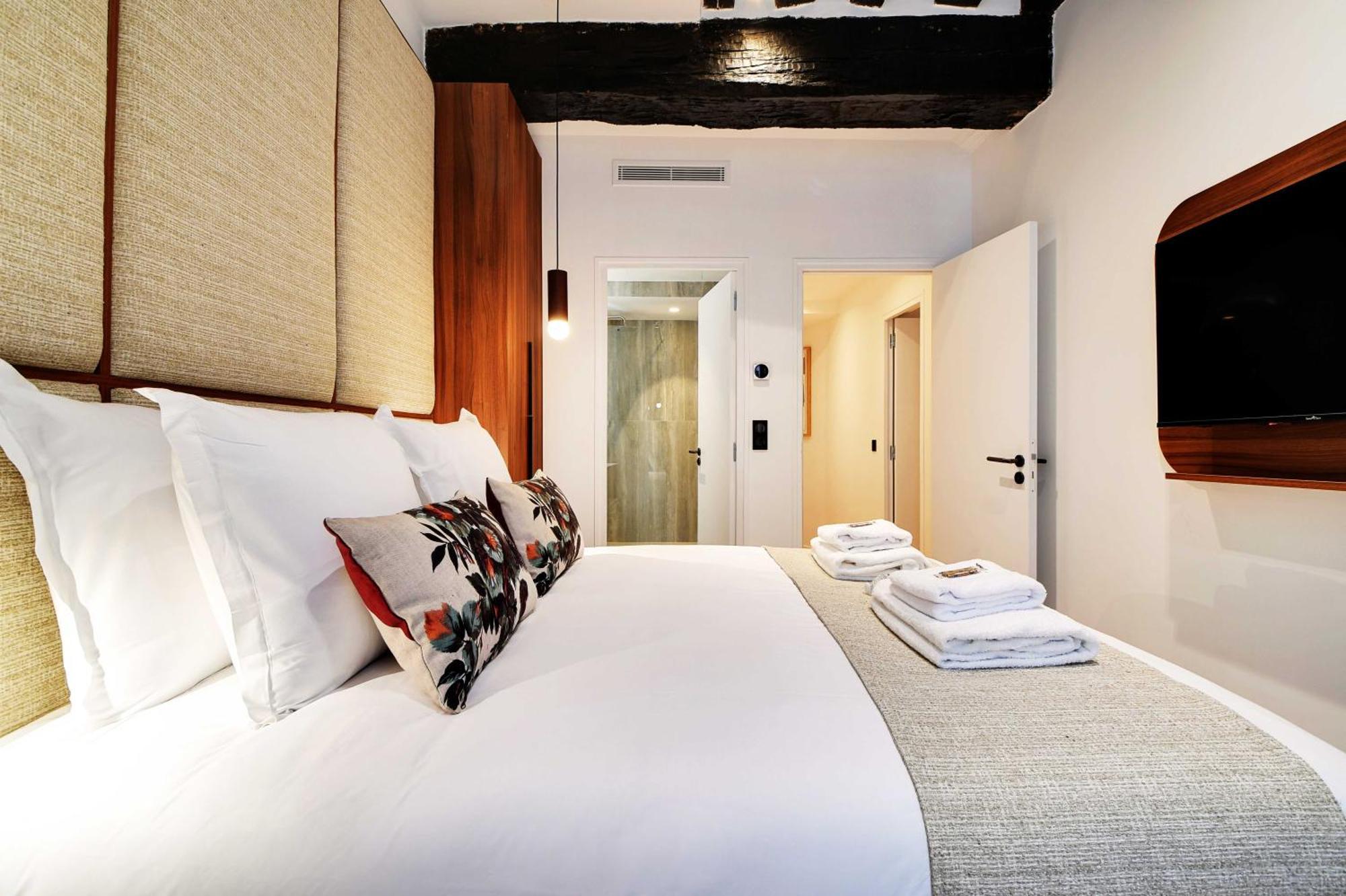 Luxury In The Heart Or Paris-notre Dame