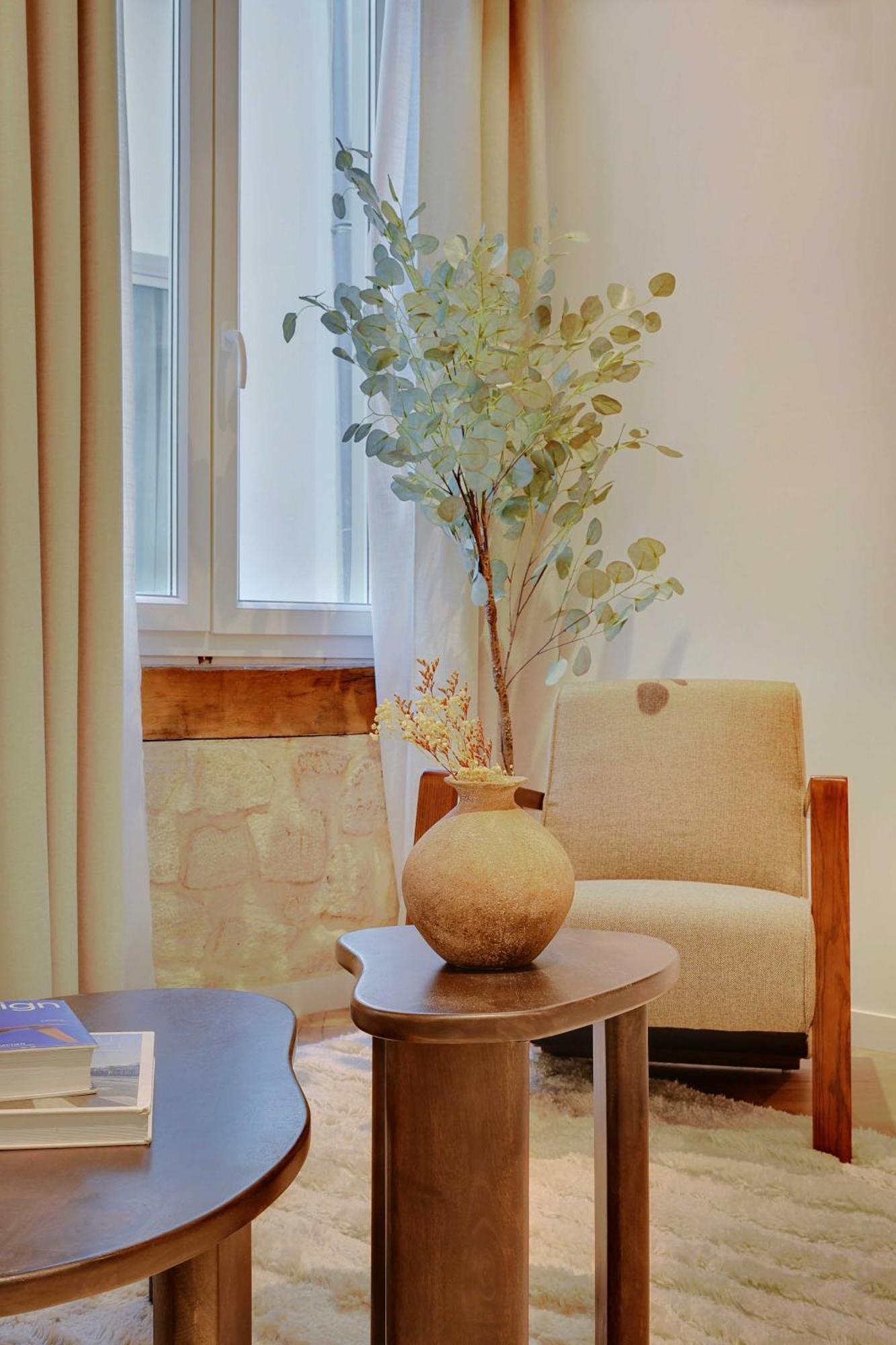 Luxury In The Heart Or Paris-notre Dame